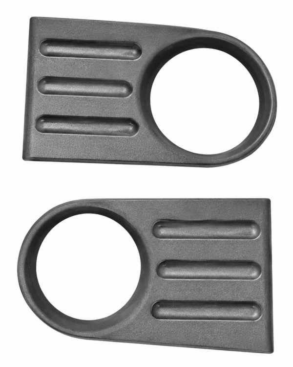 REJILLA LATERAL DE PARAGOLPE KANGOO II TAPA PARA FARO AUXILIAR CON AGUJERO  NEGRA DERECHO